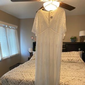 White lace maternity dress